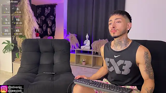 Snapshot of tattoguys_cums chatting on 10-22-25, 02:44 tattoguys cums online show from 10-22-25, 02:44