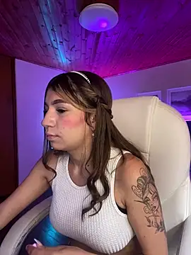 Snapshot of Isabella18_pink chatting on 02-09-26, 06:28 Isabella18 pink online show from 02-09-26, 06:28