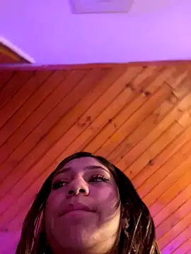 Snapshot of Isabella18_pink chatting on 10-02-25, 03:04 Isabella18 pink online show from 10-02-25, 03:04