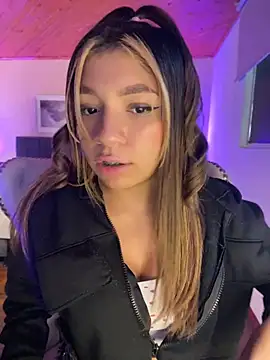 Isabella18 pink online show from 04-28-26, 05:17