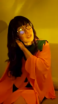 Snapshot of LeemaBean chatting on 10-27-25, 12:44 LeemaBean online show from 10-27-25, 12:44