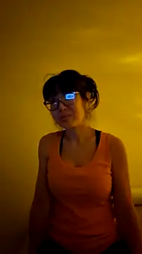 Snapshot of LeemaBean chatting on 10-28-25, 06:29 LeemaBean online show from 10-28-25, 06:29