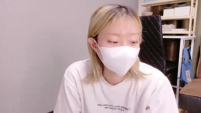 Snapshot of Nana__ch chatting on 10-21-25, 11:20 Nana  ch online show from 10-21-25, 11:20