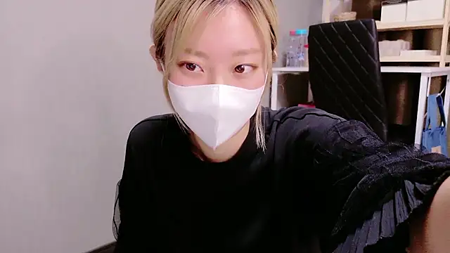 Snapshot of Nana__ch chatting on 10-22-25, 11:09 Nana  ch online show from 10-22-25, 11:09