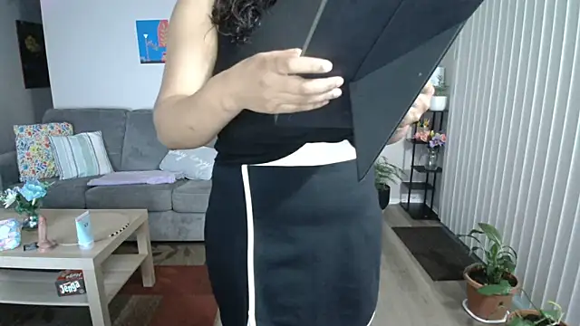 Snapshot of SHEILYN_ chatting on 06-18-26, 03:16 SHEILYN online show from 06-18-26, 03:16