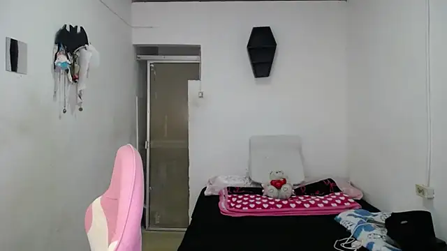 Snapshot of Amber09raiden chatting on 10-04-25, 05:14 Amber09raiden online show from 10-04-25, 05:14