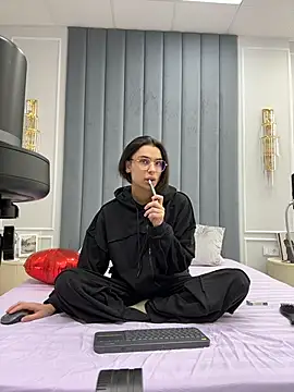 VioletAsh online show from 02-10-26, 04:22