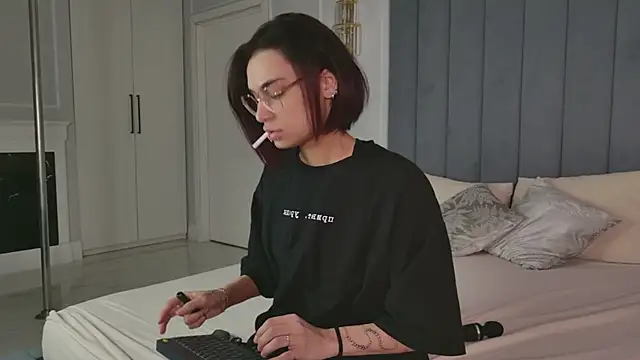 VioletAsh online show from 05-09-26, 04:27