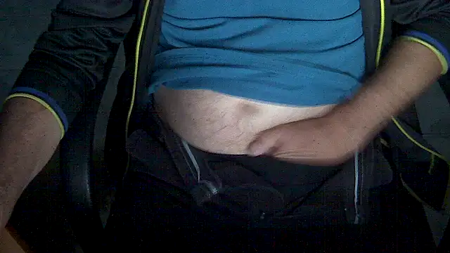 Snapshot of velikifant7 chatting on 04-09-26, 04:14 velikifant7 online show from 04-09-26, 04:14