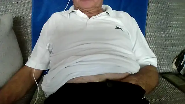 Snapshot of velikifant7 chatting on 02-14-26, 12:38 velikifant7 online show from 02-14-26, 12:38
