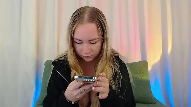 Snapshot of Mystic_Chloe chatting on 09-19-25, 12:14 Mystic Chloe online show from 09-19-25, 12:14