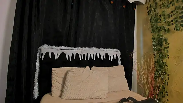 Tiffany Nm online show from 12-17-25, 01:16