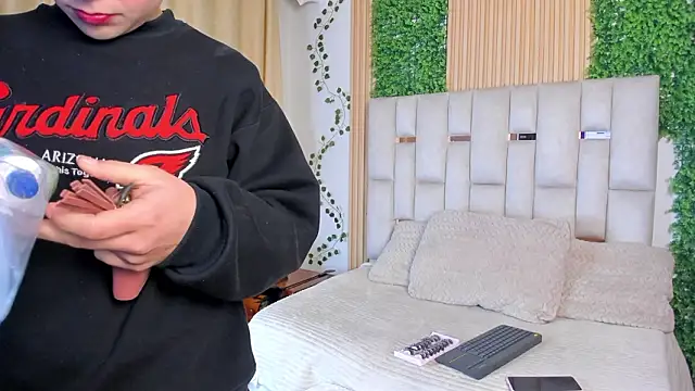 Snapshot of Jade_Nmm chatting on 02-24-26, 12:39 Jade Nmm online show from 02-24-26, 12:39