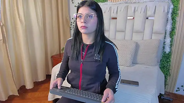 Jade Nmm online show from 11-29-25, 01:11