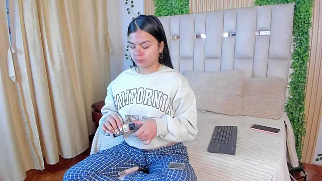 Snapshot of Jade_Nmm chatting on 02-02-26, 12:37 Jade Nmm online show from 02-02-26, 12:37