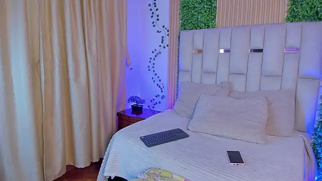 Snapshot of Jade_Nmm chatting on 02-12-26, 12:38 Jade Nmm online show from 02-12-26, 12:38