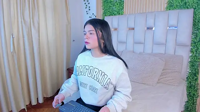 Snapshot of Jade_Nmm chatting on 01-19-26, 01:59 Jade Nmm online show from 01-19-26, 01:59