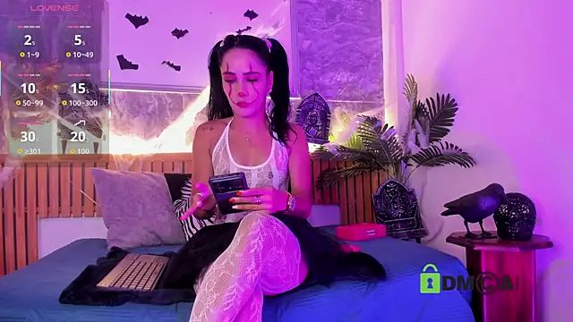 princequinn  online show from 10-31-25, 07:21