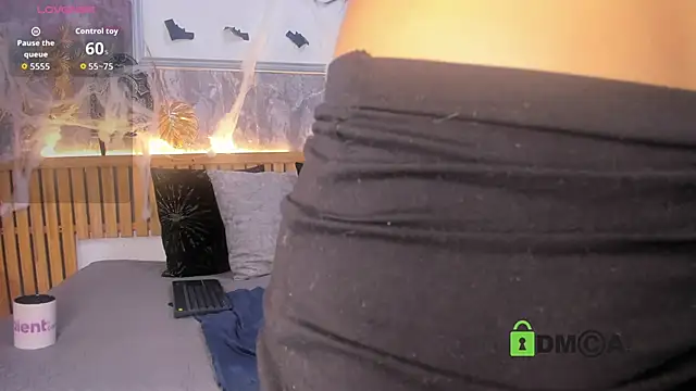 princequinn  online show from 10-22-25, 08:19