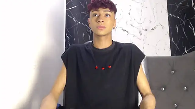 Snapshot of owen_sexy25 chatting on 09-19-25, 08:35 owen sexy25 online show from 09-19-25, 08:35