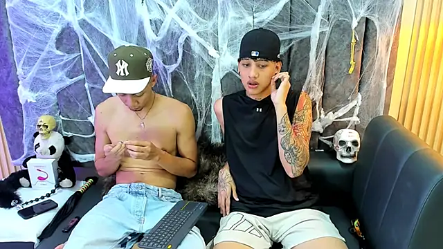 Snapshot of DustinandJordan chatting on 10-18-25, 06:04 DustinandJordan online show from 10-18-25, 06:04