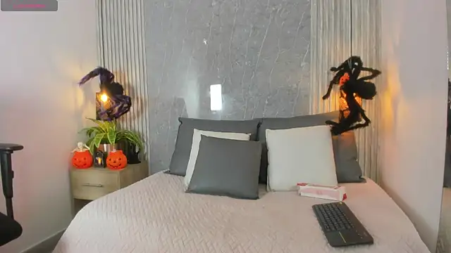 Dominic Taylor  online show from 10-30-25, 03:16