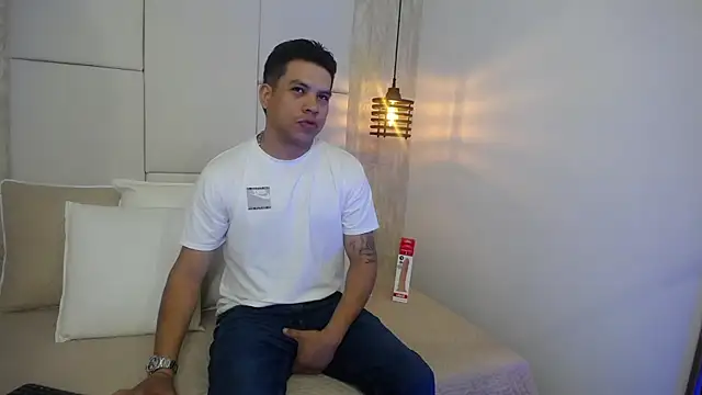 Snapshot of Dominic_Taylor_ chatting on 09-11-25, 11:54 Dominic Taylor online show from 09-11-25, 11:54
