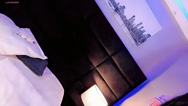 Ana Paaula23 online show from 10-28-25, 08:41