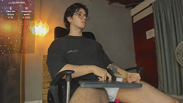 Snapshot of Markuss__ chatting on 02-19-26, 05:59 Markuss online show from 02-19-26, 05:59