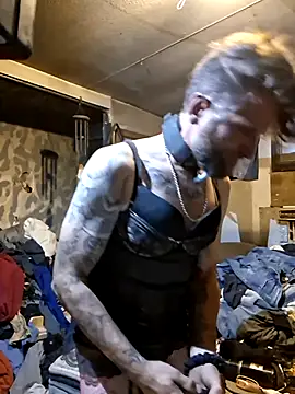 bearded cross online show from 05-16-26, 04:22