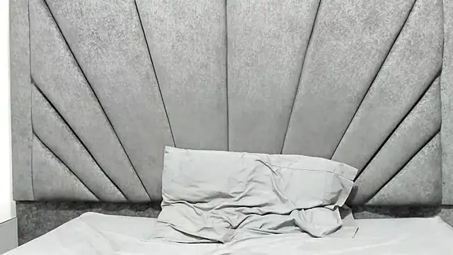 MielAndLeo online show from 11-20-25, 01:23