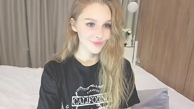 Brigitte Bardot online show from 10-11-25, 04:46