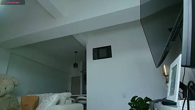 brunothompson3 online show from 11-18-25, 08:23