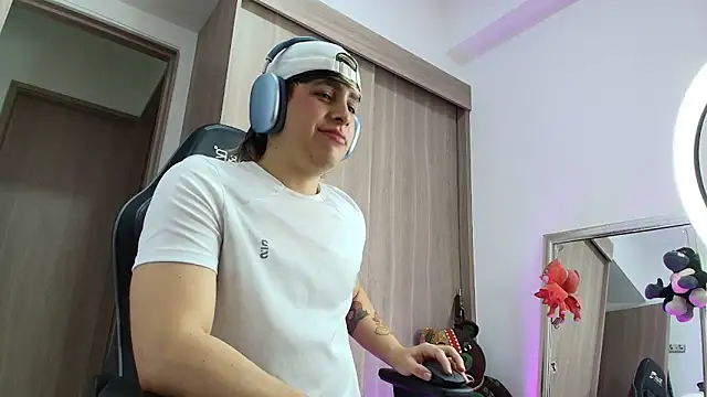 Snapshot of brunothompson3 chatting on 09-12-25, 12:22 brunothompson3 online show from 09-12-25, 12:22