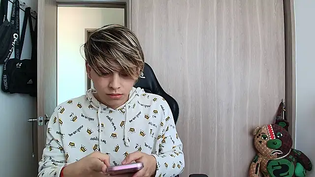 Snapshot of brunothompson3 chatting on 09-21-25, 08:14 brunothompson3 online show from 09-21-25, 08:14