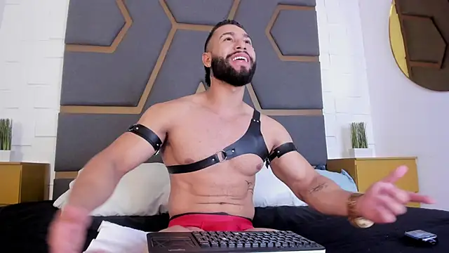 massimofiore  online show from 10-31-25, 03:47