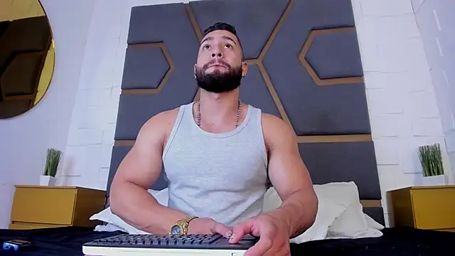 Snapshot of massimofiore_ chatting on 10-10-25, 03:40 massimofiore online show from 10-10-25, 03:40