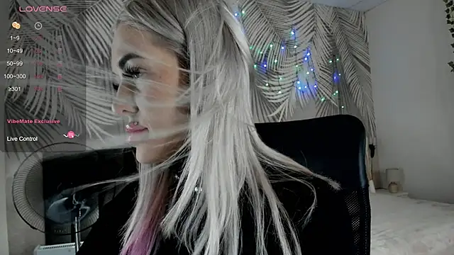 Kira Key online show from 03-01-26, 08:47