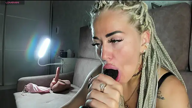 Kira Key online show from 06-25-26, 05:51