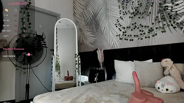 Kira Key online show from 01-16-26, 01:42