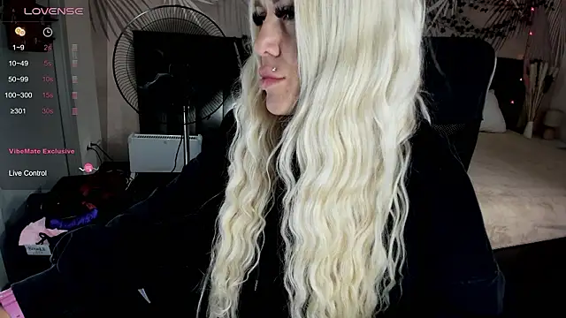 Kira Key online show from 02-16-26, 01:37