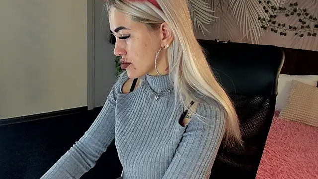 Kira Key online show from 10-31-25, 02:08