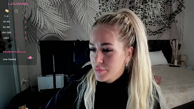 Kira Key online show from 02-15-26, 01:39