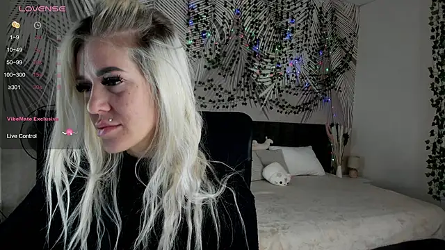 Kira Key online show from 02-21-26, 01:51