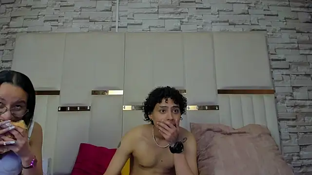 Snapshot of KiaraandEnzzo_ chatting on 09-23-25, 02:51 KiaraandEnzzo online show from 09-23-25, 02:51