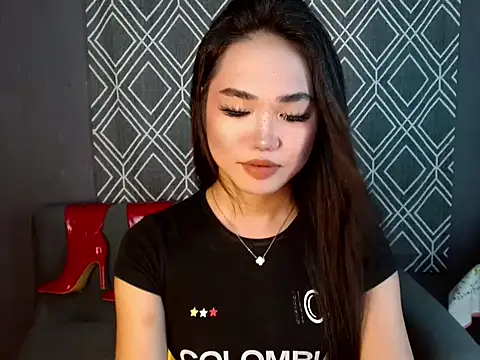 Snapshot of hugesignificant_69 chatting on 10-10-25, 05:41 hugesignificant 69 online show from 10-10-25, 05:41