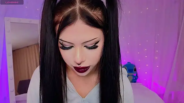 venomeowww   online show from 09-26-25, 03:02