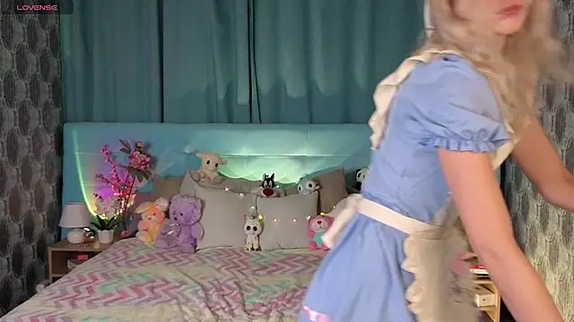 Aurora Bennet online show from 11-10-25, 12:37