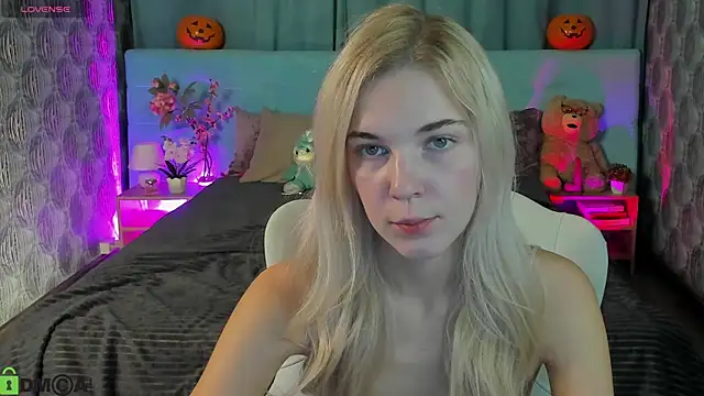 Aurora Bennet online show from 10-22-25, 12:21