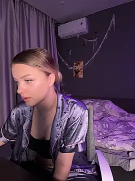 Snapshot of VelvetRush_ chatting on 10-30-25, 04:26 VelvetRush  online show from 10-30-25, 04:26